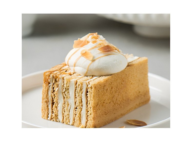Пирожное "Медовик с миндалем"