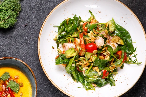 Салат с морепродуктами 