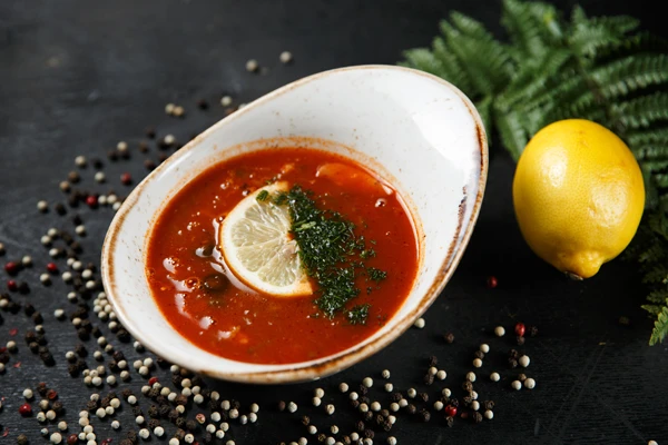 Солянка с  колбасками и пепперони