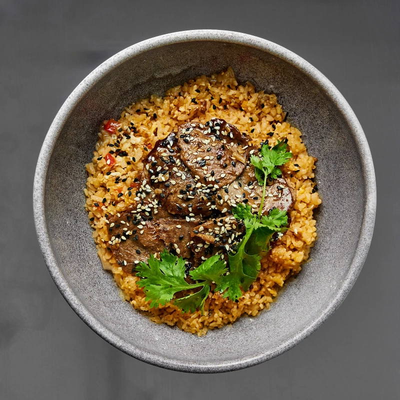 Рис с говядиной и перечным соусом