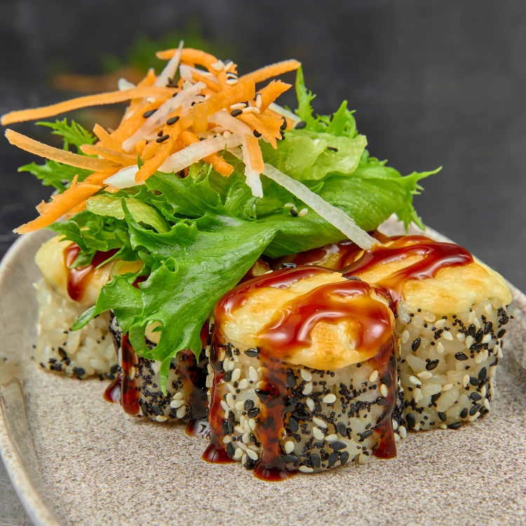 Запеченный с сырной шапкой и курицей