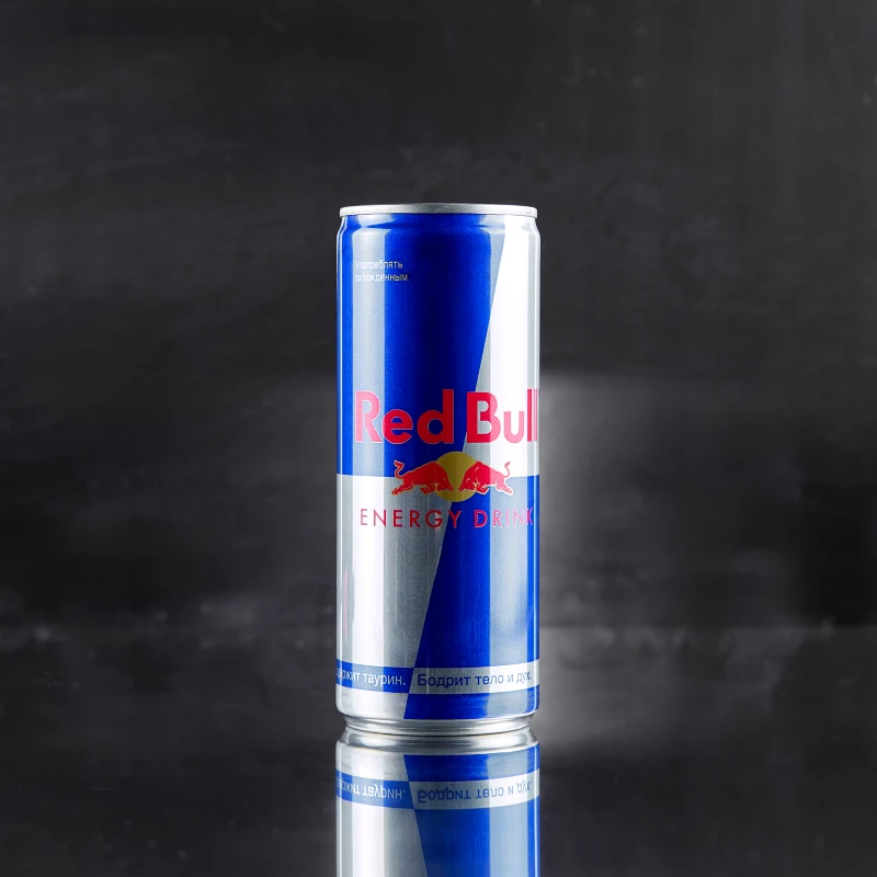 Энергетик Red Bull 