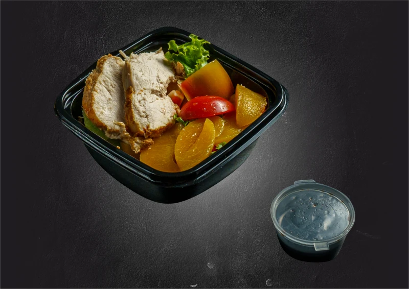 Салат с курой и персиком 150гр