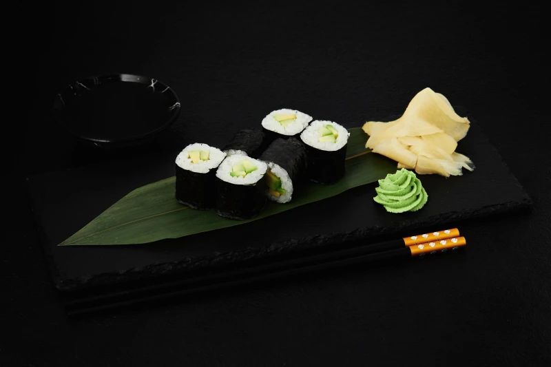 Ролл с авокадо