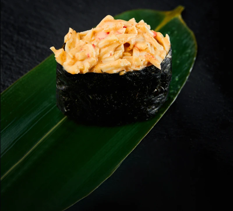 Гункан с крабом 