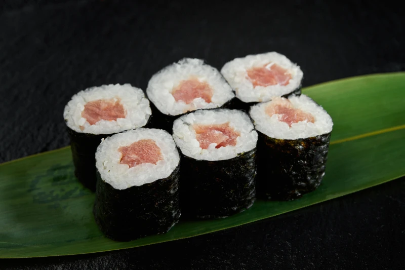 Ролл с тунцом