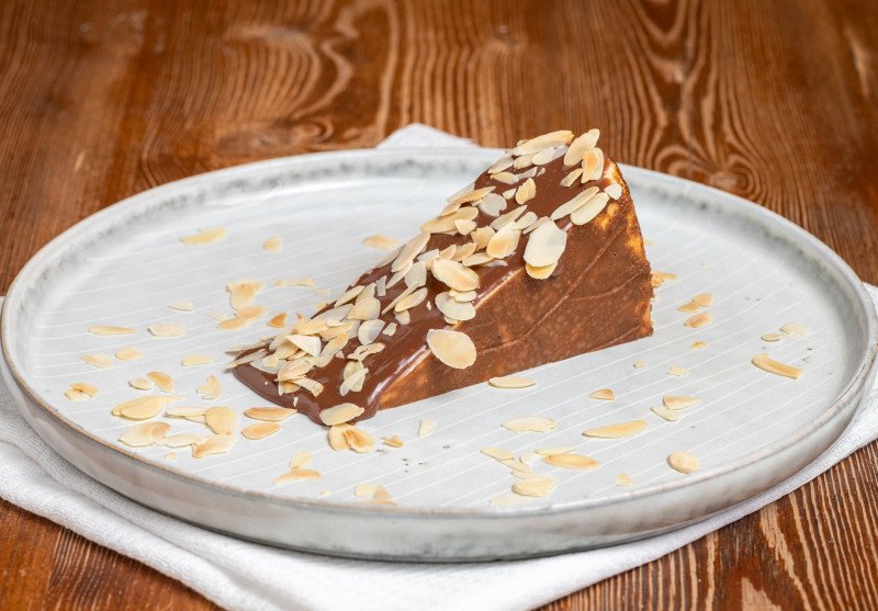 Сан Себастьян с миндалём