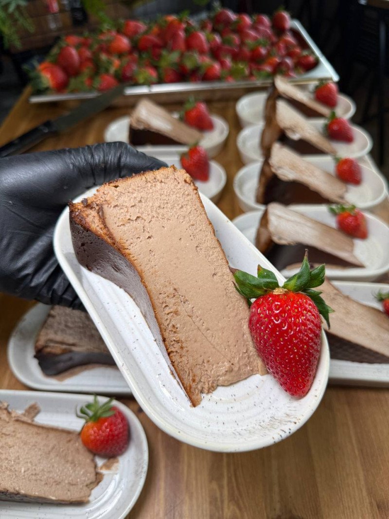 Сан Себастьян с  клубникой