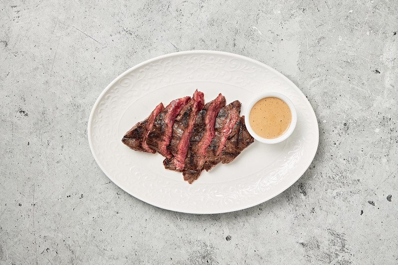 Стейк Фланк с перечным соусом