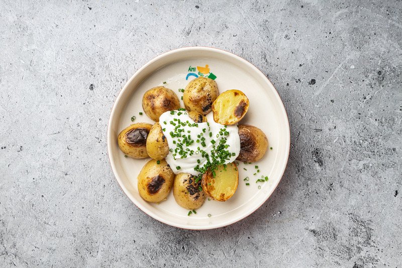 Молодой картофельс копченой сметаной