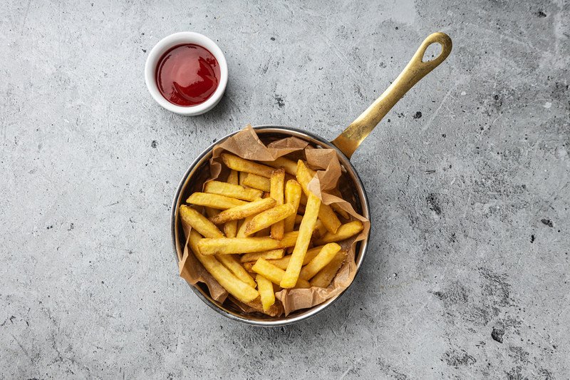 Картофель фри с кетчупом