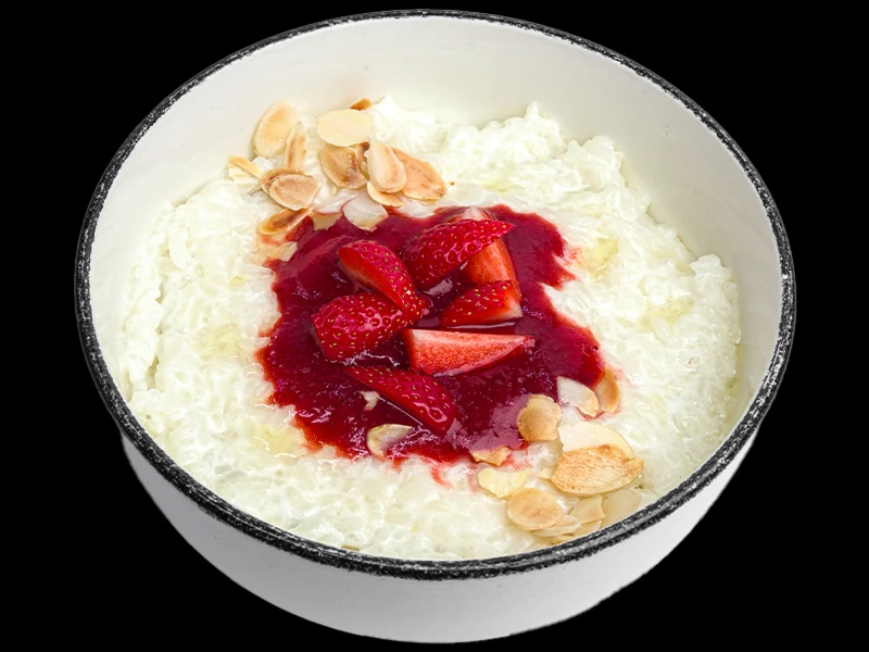 Рисовая с клубникой и миндальными слайсами