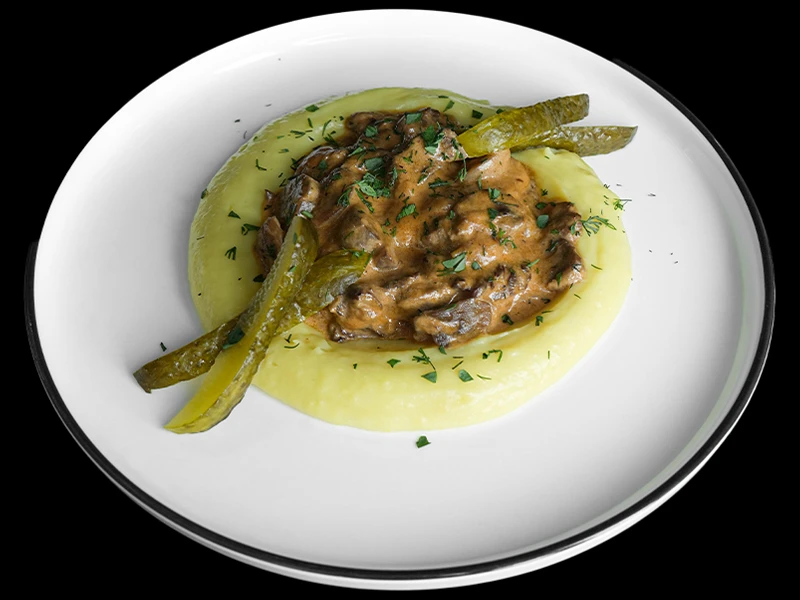 Бефстроганов с картофельным пюре