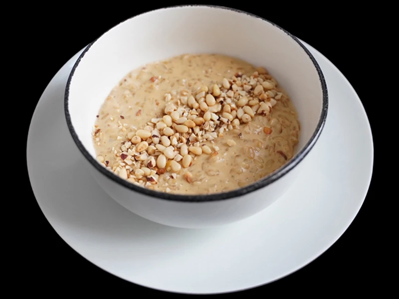 Арахисовая овсянка с кедровым орехом