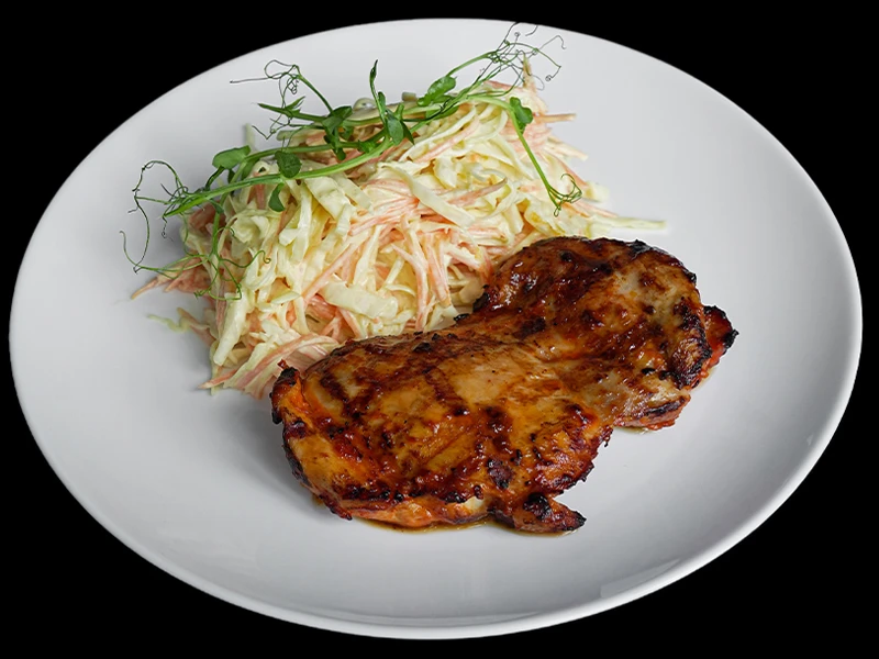 Стейк из куриного бедра с коул-слоу