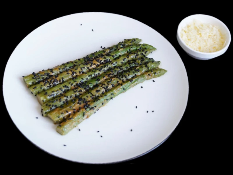 Спаржа с кунжутом и пармезаном