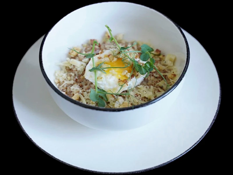 Гречневая с яйцом пашот, пармезаном и сыром дор-блю