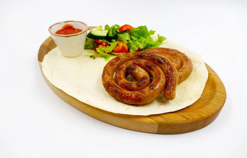 Колбаски на гриле.