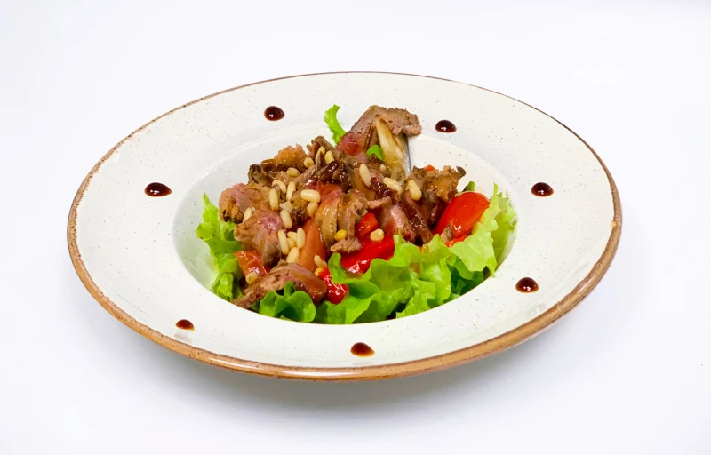 Салат с телятиной и запечеными овощами