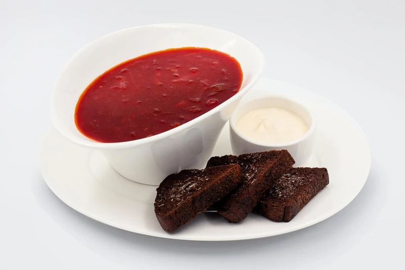 Борщ с чесночными гренками