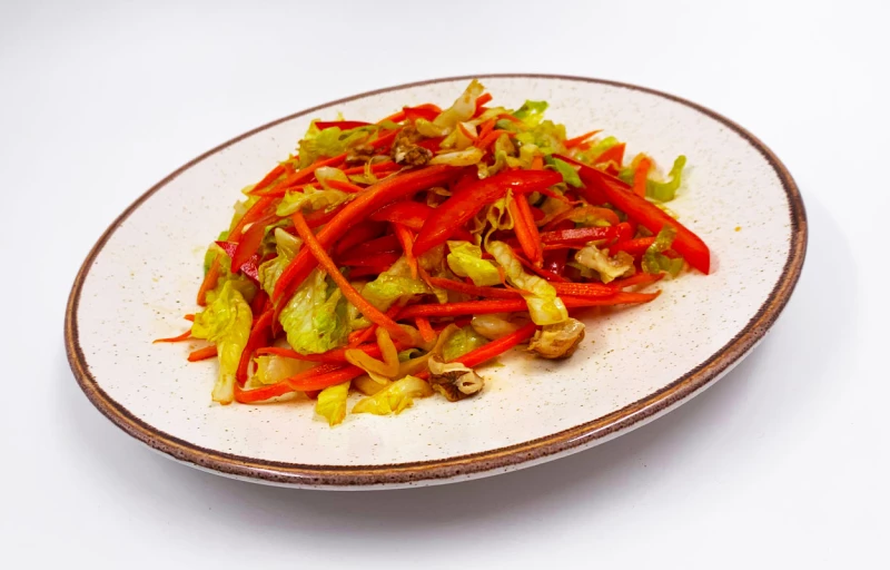 Салат с айсбергом и овощами