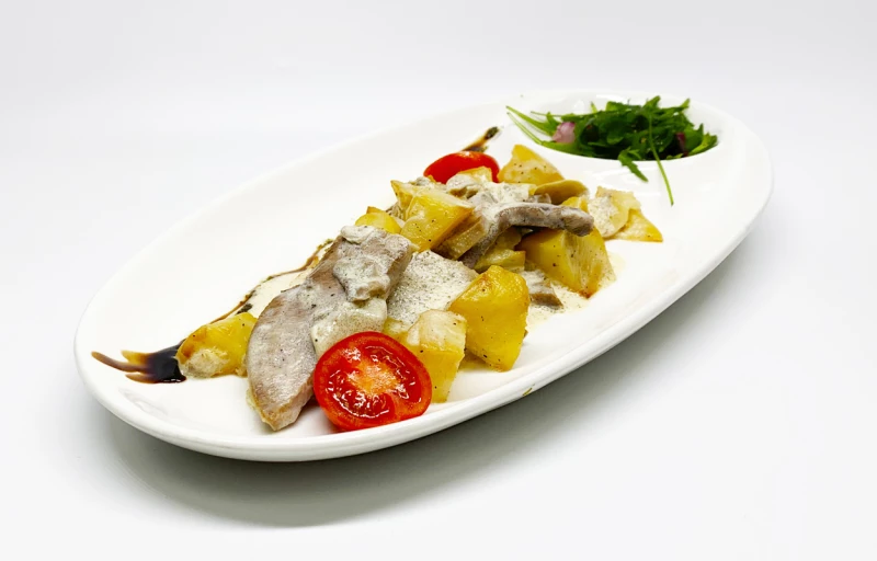 Горячая закуска "Томленый язык в сливках"