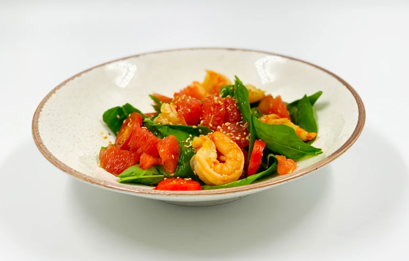 Салат с креветками и грейпфрутом