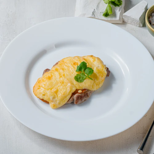 Свинина по-французски с картофельным пюре 120/150г