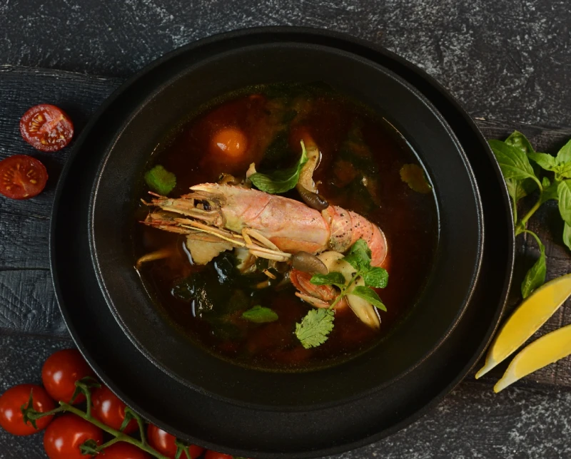 средиземноморский суп из окуня с лангустином 
