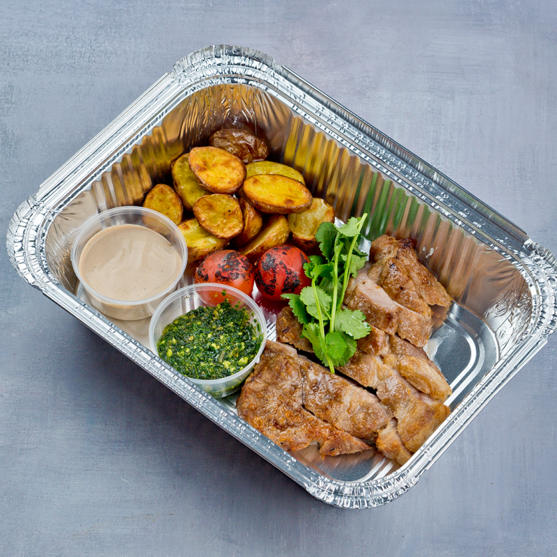 Стейк из нежной свиной шеи с перечным соусом 