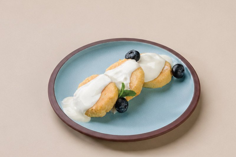 Белковые сырники с соусом
