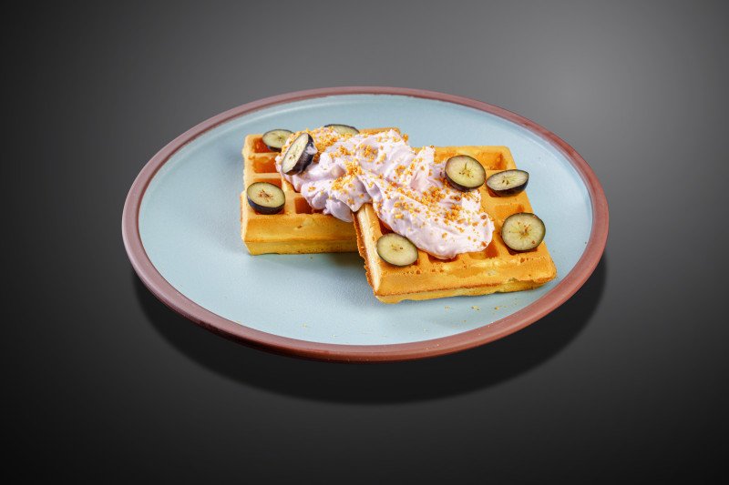 Вафли крем-чиз с сезонными ягодами