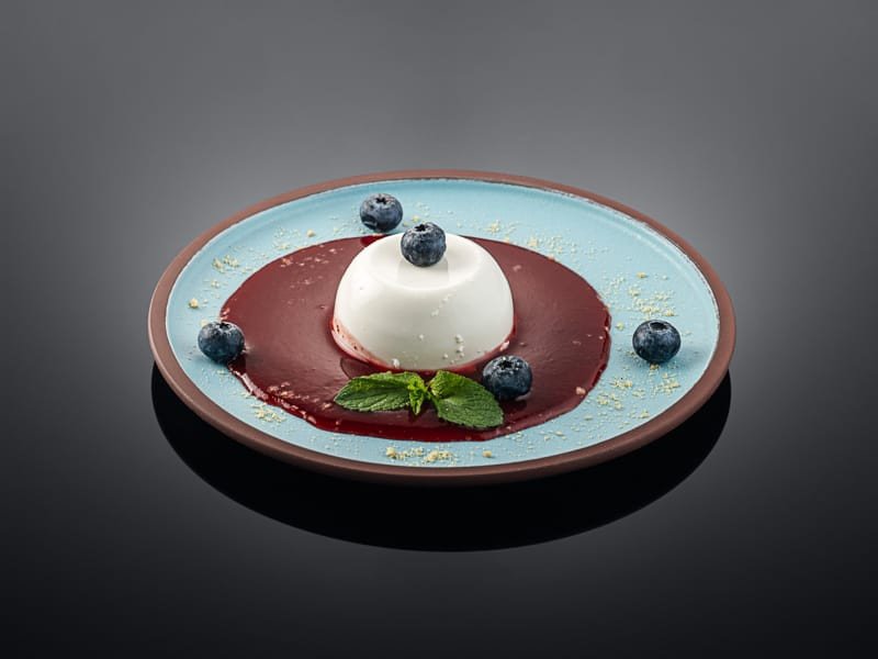 Паннакота с клубничным джемом