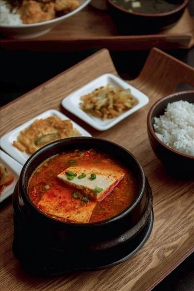 Кимчитиге ланч + напиток (чай зелёный, чёрный, кола)