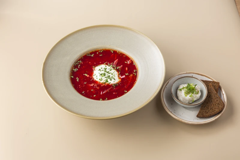 Борщ со сметаной и салом 