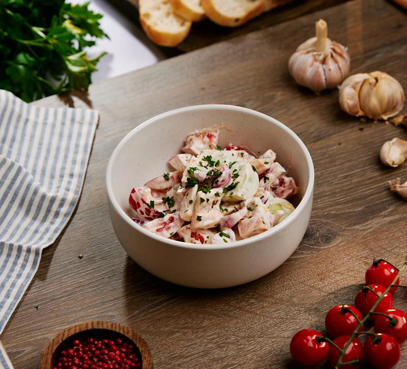 Бадриджани Дачный салат со сметаной