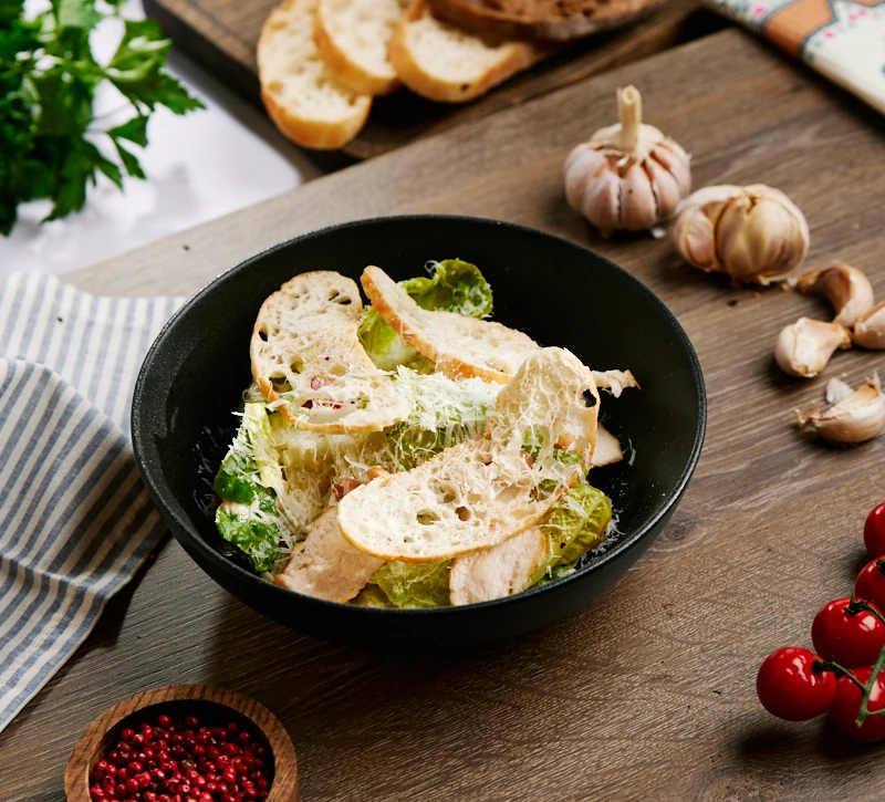 Бадриджани Салат Цезарь с курицей