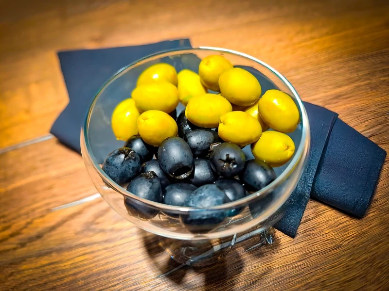 Маслины и оливки