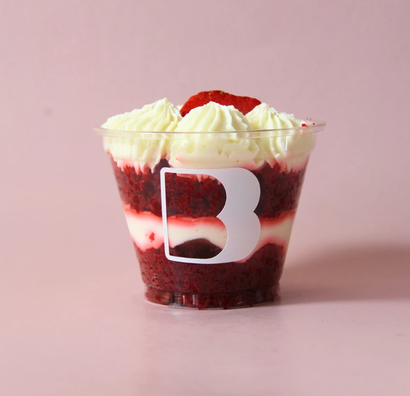 ДЕСЕРТ "КРАСНЫЙ БАРХАТ-КЛУБНИКА"