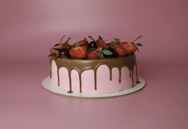 ТОРТ ВАНИЛЬНЫЙ С ЯГОДАМИ