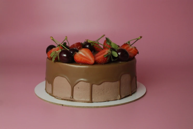 ТОРТ ШОКОЛАДНЫЙ С ЯГОДАМИ