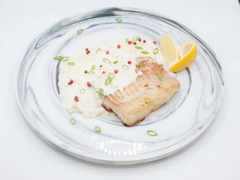 Треска в сливочно-луковом соусе 