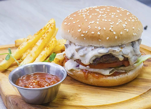 Бургер Фирменный с картофелем и колой 