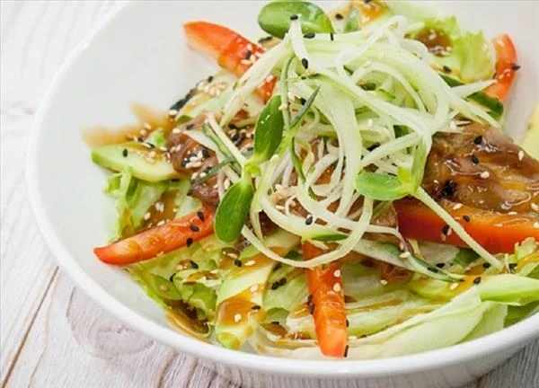 Теплый салат с курицей 