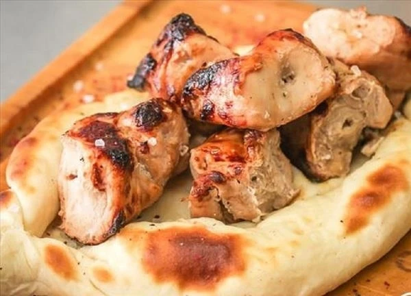 Куриный шашлык на хачапури 