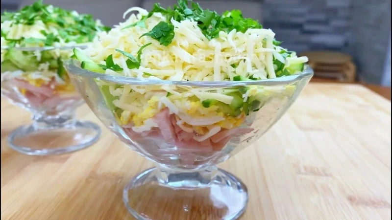 Салат-коктейль с ветчиной и сыром