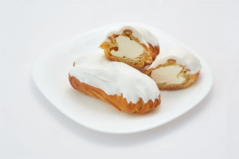 Эклер с масляным кремом