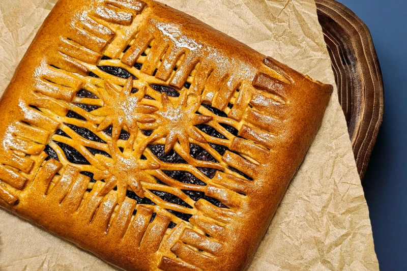 ПИРОГ С ЧЕРНОЙ СМОРОДИНОЙ И ТВОРОЖНЫМ СЫРОМ