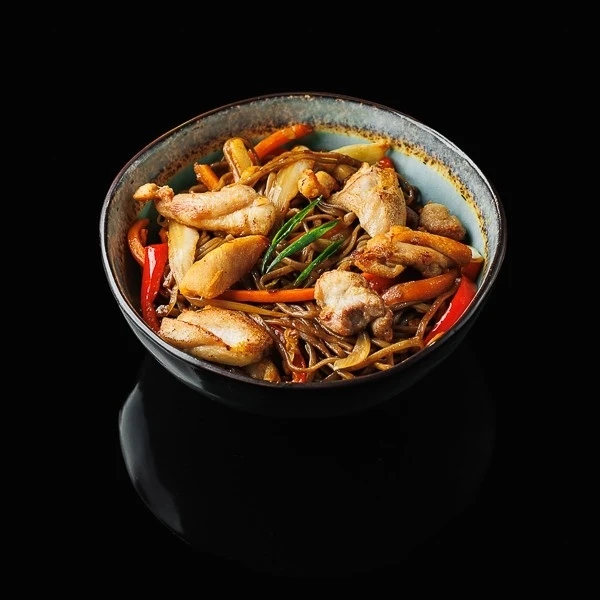 Соба с курицей 