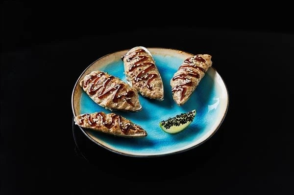 Запеченые мидии в ракушках под грибным соусом 